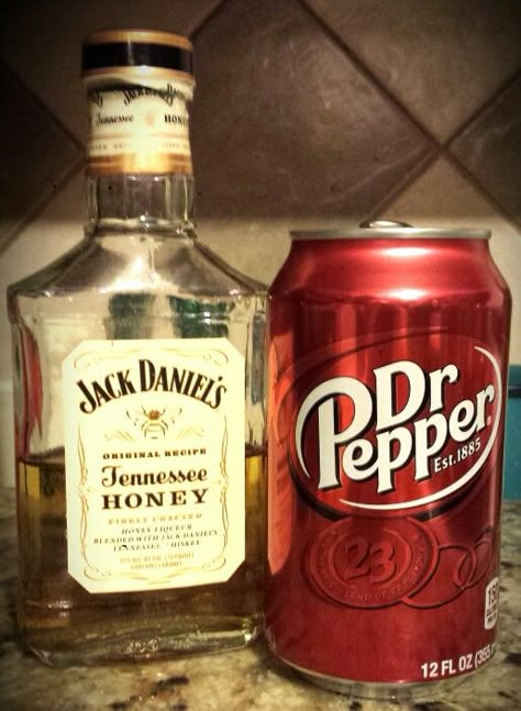 My new favorite drink jack daniels tennessee honey and dr pepper Christmas Cocktails For A Crowd, Easy Christmas Cocktails, Jack Daniels Recipes, Jack Daniels Drinks, Cocktails For A Crowd, Alcoholic Butterbeer, Jack Daniels Tennessee Honey, Mixed Drink Recipes, Whiskey Drinks Recipes