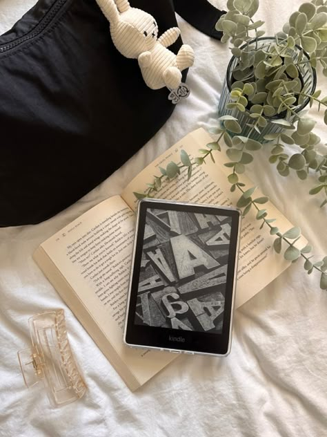 Kindle Asthetic Picture, Bookstagram Kindle Inspiration, Kindle Pictures Instagram, Aesthetic Kindle Photos, Kindle Bookstagram Ideas, Bookstagram Inspiration Kindle, Reading On Kindle Aesthetic, Kindle Astethic, Kindle Reading Aesthetic