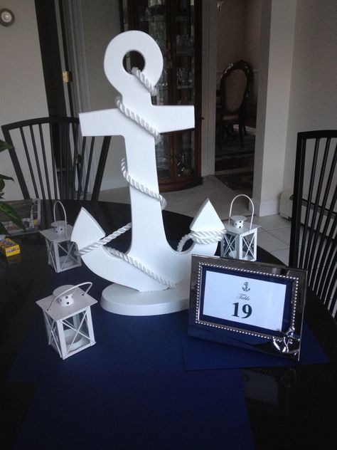 Compass Centerpiece Ideas, Nautical Centerpiece Ideas Wedding, Nautical Theme Wedding Decorations, Nautical Theme Centerpieces, Anchor Centerpiece Ideas, Nautical Sweet 16, Nautical Centerpiece Ideas, Nautical Table Centerpieces, Nautical Party Food