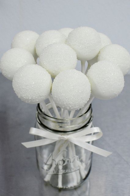 Small Wedding Cake With Cake Pops, Cake Pops For Wedding Reception, Boho Bridal Shower Cake Pops, Cake Pop For Wedding, Cake Pops Pictures, Cake Pops Engagement, White Cake Pops Wedding, Bridal Shower Cake Balls, Elegant Cake Pops Classy