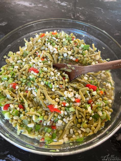 This classic chilled vegetable salad recipe is made with white shoepeg corn, French-style green beans, Le Sueur English peas, and marinated in a sweet and tangy oil and vinegar dressing. It's the perfect side dish for potlucks, picnics, barbecues, and any summer meal! Shoepeg Corn Salad Recipe, Cold Pea Salad, Shoepeg Corn, Oil And Vinegar Dressing, Green Pea Salad, Marinated Salad, Green Bean Salad Recipes, Corn Vegetable, Pea Salad Recipes