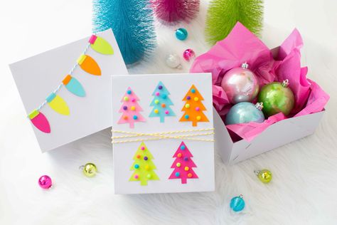 Kids Christmas Gift Wrapping Ideas, Fun Gift Wrapping Ideas, Decorate Gift Boxes, Gift Boxes For Christmas, Diy Christmas Signs, Colorful Gift Wrapping, Colourful Christmas, Christmas Tree Template, Gift Wrapping Techniques