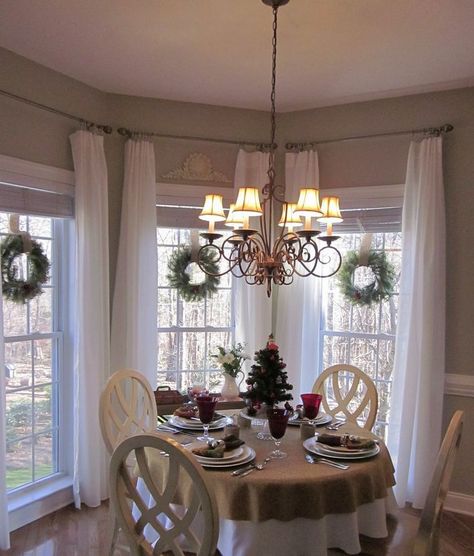 Breakfast Nook Ideas Bay Window, Breakfast Nook Curtains, Dining Room Bay Window, Bay Window Treatments, Dining Room Window Treatments, Bay Window Curtains, Window Nook, Dining Room Windows, Dining Room Curtains