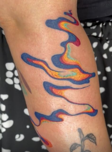 Cool Colorful Tattoos, Color Abstract Tattoo, Aura Tattoo Design, Acid Tattoo Ideas, Squiggle Tattoo, Thermal Tattoo, Sublime Tattoo, Green Tattoos, Handpoke Tattoo