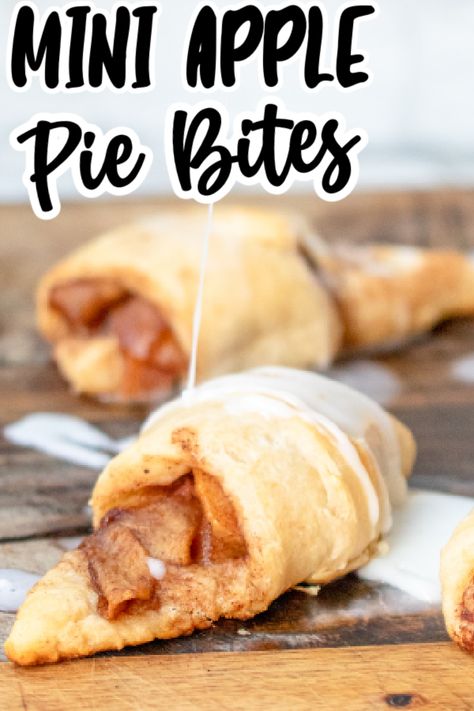 Mini Croissant Apple Pies, Apple Croissant Recipe, Apple Pie Croissant, Crescent Apple Pie, Apple Croissant Dessert, Apple Croissants, Apple Croissant, Small Apple Pies, Croissant Recipes