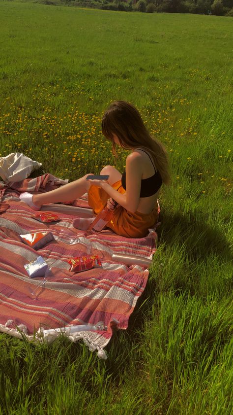 summer picnics aesthetic tumblr Instagram seasonal food outfit Meadow Picnic, Wine And Food, Summer Ideas, South America Travel, In Another Life, America Travel, Friends Forever, In Summer, South America