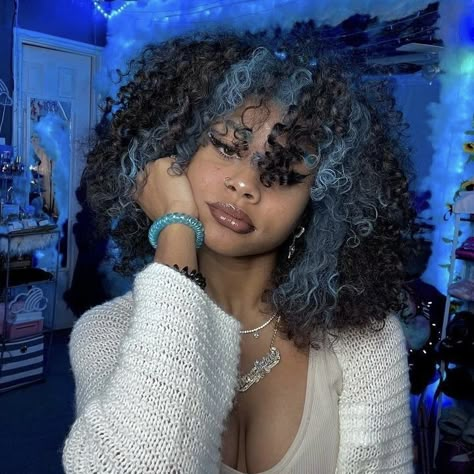 Colorful Curly Hair Black Women, Dyed Curly Hair Ideas Colour Blue, Curly Hair Dye Ideas Streaks, Curly Hair Under Dye, Dyed Afro Hair, Died Curly Hair, Underdye Hair Curly, Dyed Hair Curly, Dyed Curly Hair Ideas Colour