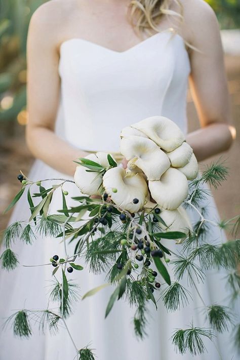 Mushroom Bouquet, Unusual Wedding Bouquets, Grapevine Garland, Woodland Wedding, Bride Bouquets, The Pretty, Traditional Wedding, Wedding Trends, Wedding Bouquet