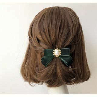 Unique Hair Clip, Braided Hairstyles For Short Hair, Beaded Hair Clips, Up Dos For Prom, Beaded Hair, Kawaii Hairstyles, Hairstyles Braided, Ribbon Hairstyle, Peinados Fáciles Para Cabello Corto