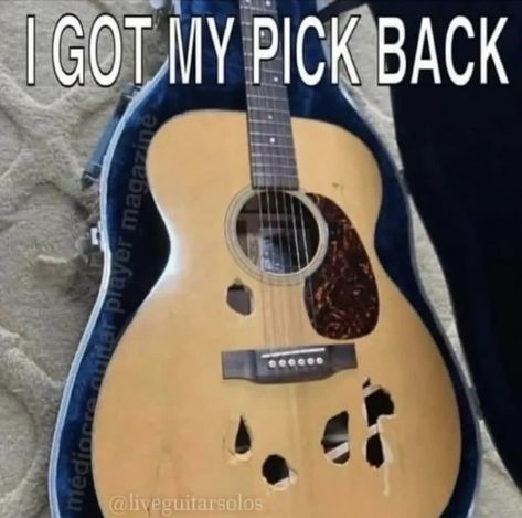 Guitar Humor, Dilly Dallying, Musician Memes, Musician Jokes, Guitar Funny, Guitar Things, Funny Guitar, Musician Humor, Band Jokes