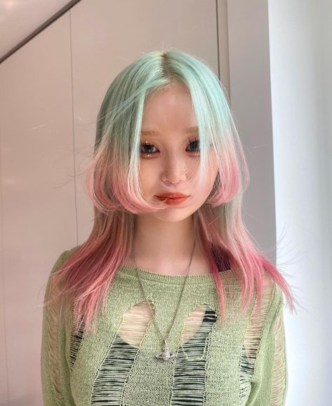 Pink Hair With Green Highlights, Pink Green And Blonde Hair, Jellyfish Hair Color, Strawberry Matcha Hair, Mint And Pink Hair, Japan Hair Color, Green And Red Hair, Green And White Hair, Bleached Hair With Dark Roots