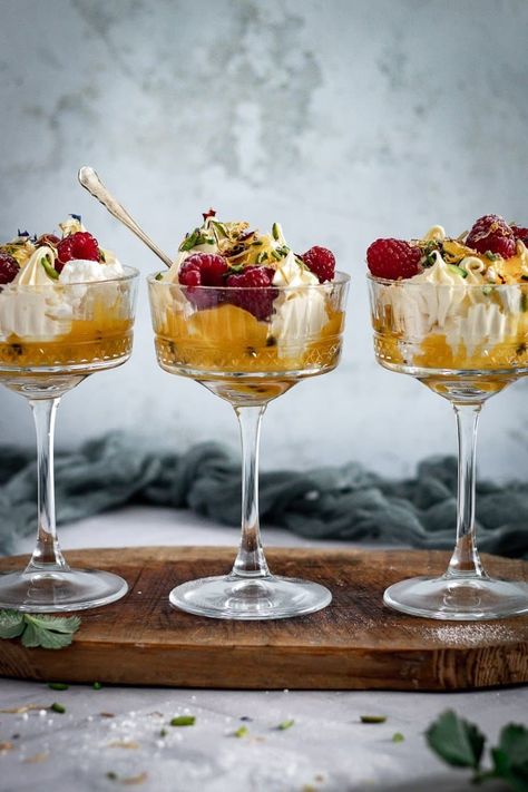 A Mid-Summer Raspberry Eton Mess - The Irishman's Wife Eton Mess, 21 Diner, Easy No Bake Desserts, Snacks Für Party, Quick Desserts, Trifle, Pavlova, Food Inspo, Summer Desserts