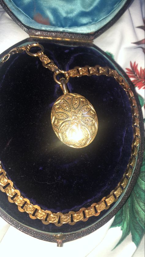 Fancy Objects, Classy Halloween Costumes, Classy Halloween, Vintage Jewelry Antique, Antique Watch, Jewelry Antique, Dope Jewelry, Antique Watches, Charm Necklaces