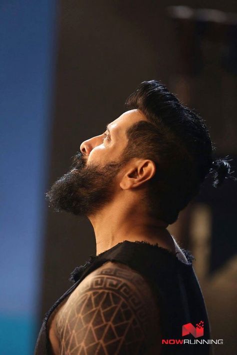 Chiyan Vikram, Beard And Tattoos, Chiyaan Vikram, Hipster Haircuts For Men, Hipster Haircut, Male Hairstyles, Beard Boy, Beard Hairstyle, Beard Look