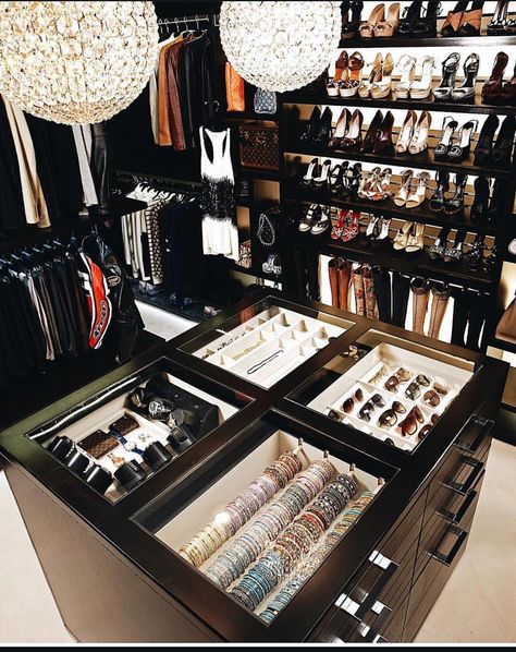 Dream Closet Design, Walk In Closet Design, Luxury Closets Design, Closet Decor, Instagram Dress, Dream Closets, Room Display, Master Closet, Closet Designs