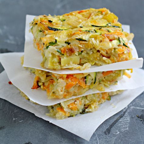 Vegetable Kugel with Caramelized Leeks - What Jew Wanna Eat Vegetable Kugel, Caramelized Leeks, Passover Food, Passover Ideas, Leek Recipes, Jewish Holiday Recipes, Jewish Foods, Matzo Meal, Passover Seder