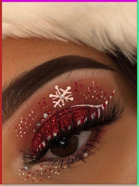 Egirl Christmas Makeup, Red Christmas Eyeshadow Looks, Mistletoe Makeup, Elf Makeup Looks Christmas, Red Christmas Makeup, Christmas Tree Makeup, Elf Makeup Looks, Christmas Elf Makeup, Elf School