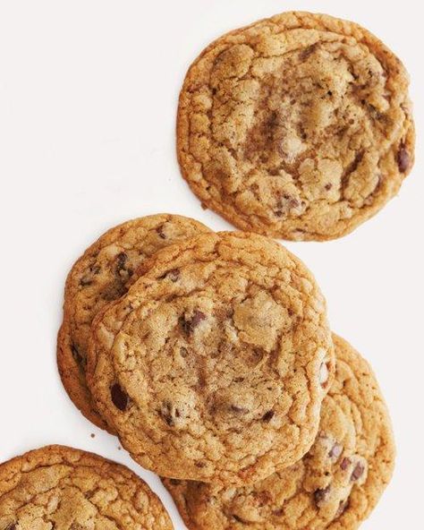 Crisp and Chewy Chocolate Chip Cookies Recipe Martha Stewart Chocolate Chip Cookies, Cookie Swap Recipes, Chewy Chocolate Chip Cookies Recipe, Ultimate Chocolate Chip Cookie, Chewy Chocolate Chip, Chewy Chocolate Chip Cookies, Best Chocolate Chip Cookie, Chip Cookie Recipe, Desserts Recipes