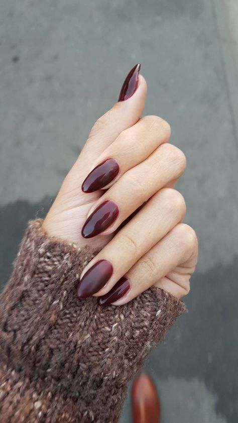 ▷1001 + Ideas for Trendy and Beautiful Almond Shaped Nails Kutek Disney, Acrylic Nail Shapes, Smink Inspiration, Almond Shape Nails, Almond Nails Designs, Burgundy Nails, Almond Acrylic Nails, Almond Nail, Super Nails