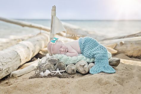 Mermaid outfit | Newborn Outdoors | Newborn Beach | Newborn Photos | Newborn Photography | © Paige Laro Photography | Studio Photography | http://www.PaigeLaroPhotography.com Toddler Beach, Rock A Bye Baby, Mermaid Outfit, Baby E, Newborn Pictures, Baby Disney, Cool Baby Stuff, Photography Session, Newborn Photos