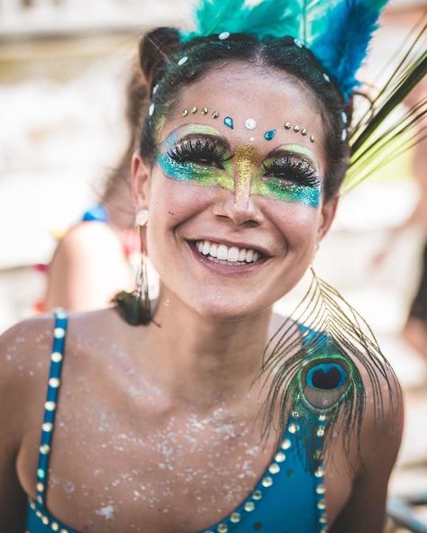 Portrait-Photography-People-Carnival-Rio-De-Janeiro-Patrick-Humanosdocarnaval-Sister Brazil Costume, Carnivale Costume, Rio Carnival Costumes, Brazilian Carnival Costumes, Karneval Diy, Festival Face Paint, Carnaval Outfit, Costume Carnaval, Carnaval Costume