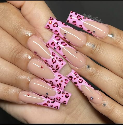 Y2k Nails Leopard, Y2k Square Nails, 2000s Nails Acrylic Y2k, Hot Pink Cheetah Nails, Leopard Nails Pink, Hybrid Nails Inspiration, Early 2000s Nail Designs, 200s Nails, Pink Leopard Print Nails