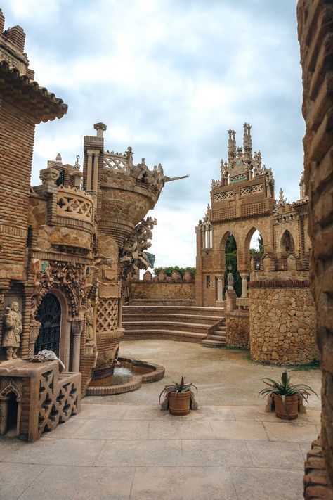 Castillo De Colomares in Benalmádena, Spain Colomares Castle Spain, Spanish Castle Aesthetic, Mexican Castle, Colomares Castle, Mediterranean Castle, Crystal Palace Madrid, Spain Castle, Spanish Castles, Spanish Castle