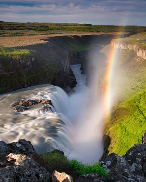 🌍 Explore Iceland's Golden Circle 🌍  Iceland's Golden Circle offers an unforgettable journey through waterfalls, geysers, and volcanic craters. 🏔️  ✨ Make sure to visit Gullfoss waterfall and the geothermal Geysir hot springs for stunning views.  Perfect for nature lovers and adventurers alike!  #TravelTipSaturday #IcelandAdventures #GoldenCircleExploration Gullfoss Waterfall Iceland, Iceland Geyser, Iceland Spring, Emerald Lake Canada, Iceland Golden Circle, Iceland Hot Springs, Golden Circle Iceland, Gullfoss Waterfall, Iceland Adventures