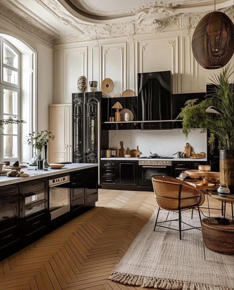 Black And Cream Kitchen, Paris Interiors, Transitional Interiors, Parisian Interior, Kitchen Transitional, Cream Kitchen, Black Gloss, Style Deco, Design Exterior