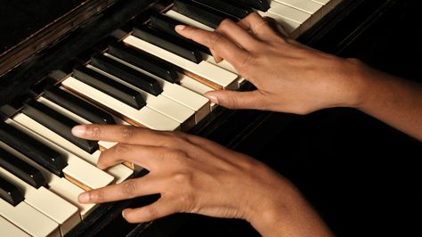 It’s a really common mistake that piano learners completely ignore the finger numbers marked in piano music. A lot of times they ask, "Is this okay? Do I really need to follow the fingering in the Sight Reading Music, Learn Music Theory, Minor Scale, Circle Of Fifths, Key Signatures, Solfege, Guitar Chords For Songs, Make Music, Reading Music