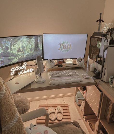 Gamer Streamer Room, Pc Set Up In Bedroom, Work Computer Setup, Cozy Tech Aesthetic, Two Person Home Office Small Spaces, Desk Setup Multiple Monitors, Curved And Flat Monitor Setup, Beige Gamer Aesthetic, Brown Gaming Setup Aesthetic