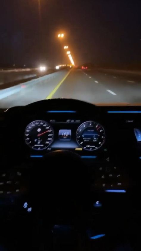 Suv Mercedes Benz, Car Snapchat, Driving Night, Mercedes Benz Interior, Night Rides Car, Audi Interior, Story Snapchat, Mercedes Suv, Billionaire Luxury