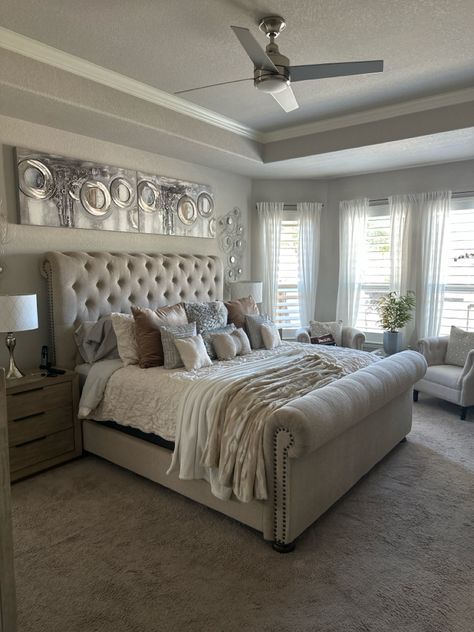 Master Bedrooms Decor His And Hers, His Her Room Ideas, Room Ideas Aesthetic Husband And Wife, His And Her Room Ideas, Adult Couple Bedroom Ideas, Couple Room Aesthetic, Couple Home Aesthetic, Bedroom Ideas For Married Couples, Couples Room Ideas Bedrooms