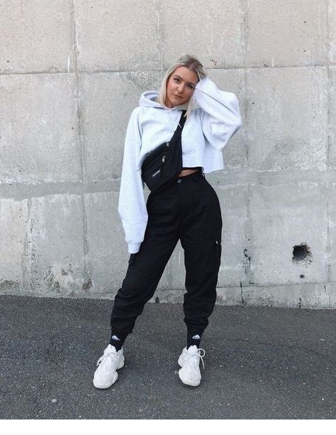 Outfits con baggy pants que harán temblar al frío Joggers Outfit, Chill Outfits, Cute Comfy Outfits, Baggy Pants, Hoodie Outfit, Teenager Outfits, Sporty Outfits, Outfits Casual, Mode Inspiration