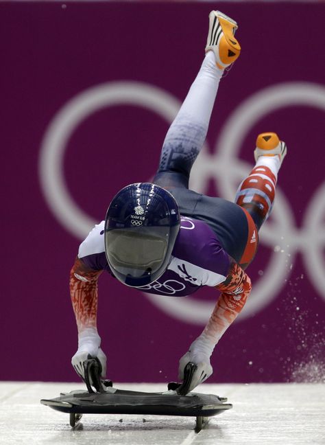 Lizzy Yarnold #Skeleton Skeleton Dynamic Poses, Epic Sports Photography, Diving Sport, Skeleton Sport, Sports Aesthetics, Adrenaline Sports, Draw Reference, Women Athletes, Dynamic Pose