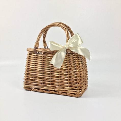 Rattan Bag With Bamboo Handle For Shopping, Rattan Basket Beach Bag With Bamboo Handle, Luxury Basket-shaped Straw Bag, Chic Basket-shaped Straw Beach Bag, Summer Bags Beach, Purse Aesthetic, Basket-shaped Straw Bag With Bamboo Handle, Straw Basket, Wedding Elements