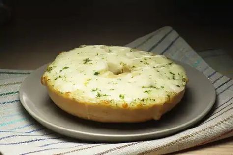 About Cheesy Garlic Bread Bagel Recipe:Cheesy Garlic Bread Bagel is a delicious and easy-to-make snack or side dish. This recipe combines the flavors of garlic bread and bagels, resulting in a cheesy and flavorful treat. The bagels are sliced and topped with a mixture of butter, garlic, and herbs, then sprinkled with shredded cheese. The bagels are then baked until golden and the cheese is melted and bubbly. Serve these Cheesy Garlic Bread Bagels as an appetizer, snack, or alongside your favorit Garlic Bread Bagel, Garlic Bagels, Cream Cheese Stuffed Garlic Butter Bagels, Garlic Bread Bagel Bites Air Fryer, Bagel Garlic Bread Air Fryer, Cooking Activities, Garlic Pizza, Easy To Make Snacks, Cheese Bagels