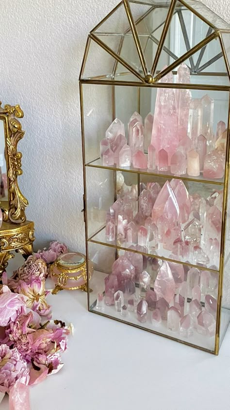 Crystal Collection Display, Crystal Room Decor, Crystal Room, Crystal Altar, Crystal Vibes, Displaying Crystals, Crystal Aesthetic, Crystal Garden, Bad Behavior