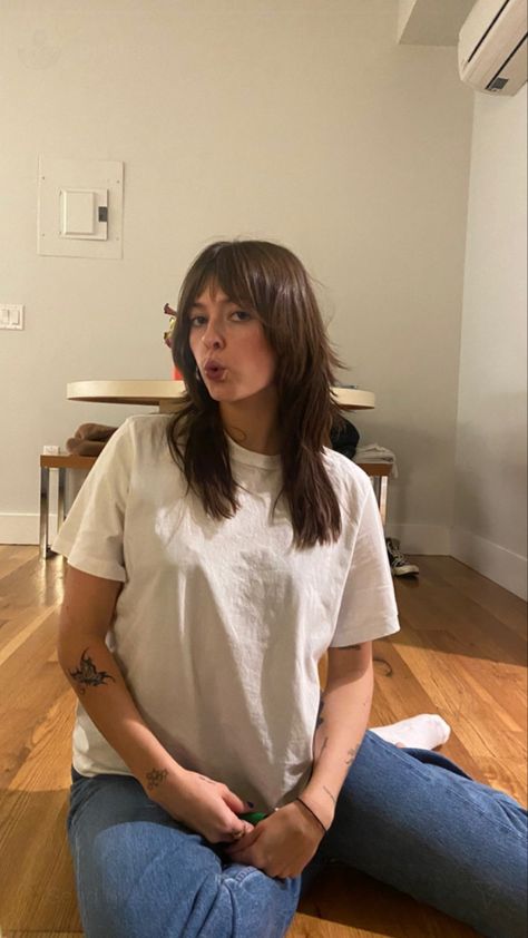 Soft Shag Haircut Straight Hair, Shag Bangs Straight Hair, Edgy Shaggy Haircuts, Light Shag Haircut Straight, Shag Haircuts Straight Hair, Subtle Shag Haircut Short, Soft Shag Straight Hair, Shoulder Length Shag No Bangs, Shag Cut With Bangs Straight Hair