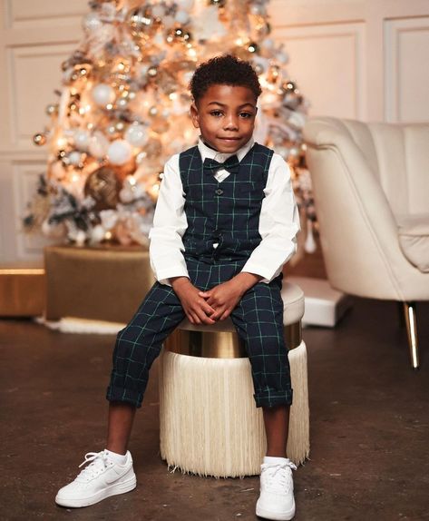 Toddler Boy Santa Pictures Outfit, Boys Christmas Photoshoot, Toddler Boy Christmas Pictures, Boys Christmas Outfits For Pictures, Boy Christmas Photoshoot, Toddler Christmas Photos, Outfit Navidad, Christmas Party Attire, Red Christmas Outfit