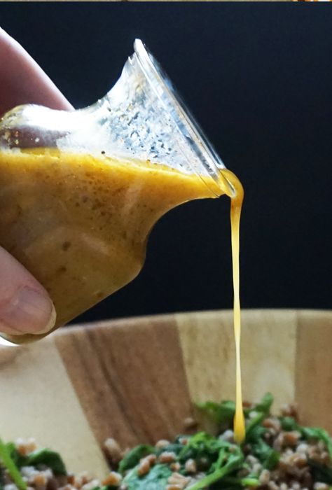 This easy maple curry vinaigrette is full of the fresh and warm flavors of mustard, honey, curry, and spices. Only a few minutes to make! Vinaigrette Dressing Recipe, Vinaigrette Salad, Salad Dressing Recipe, Lemon Vinaigrette, Vinaigrette Recipes, Vinaigrette Dressing, Salad Dressing Recipes, Roasted Sweet Potatoes, Dressing Recipe