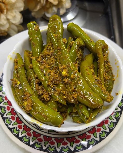 GARIMA BHARGAVA | FOOD & TRAVEL | Dahi wali chatpati Mirch 📌save for later Ingredients ☘️Green Chilli ☘️Curd ☘️coriander Seeds ☘️black pepper ☘️fennel seeds ☘️cumin… | Instagram Easy Veg Recipes, Chilli Pickle, Healthy Indian Recipes, Breakfast Recipes Indian, Vegetarian Fast Food, Tastemade Recipes, Indian Cooking Recipes, Cooking Recipes Healthy, Vegetarian Snacks Recipes