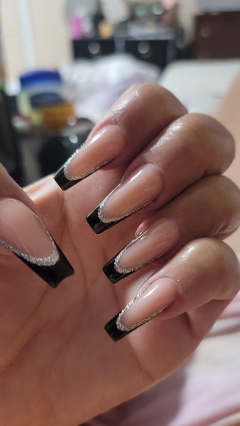 Ongles Bad Girl, Black French Tip Nails Long Almond Design, Black French Tip Christmas Nails, Black French Tip Nails Ballerina, Black French Coffin Nails, Dark French Nails, Black Ballerina Nails, French Nails Black, Black French Nails