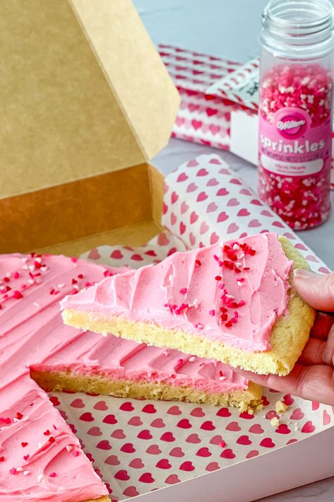 Searching for the perfect, delightful dessert to make your Easter celebration a hit? Search no more! Dive into the sweetness of Easter with our Giant Frosted Sugar Cookie. It's both yum and fun!  Check it out here: https://www.realmomkitchen.com/giant-frosted-sugar-cookie/ Giant Sugar Cookie, Dessert To Make, Frosting Colors, Pink Food Coloring, Pink Icing, Sugar Cookie Frosting, Pink Foods, Desserts To Make, Round Cake Pans