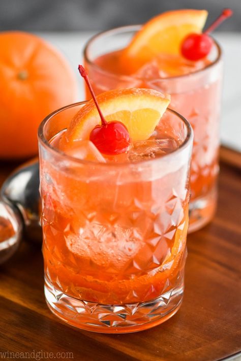 This Old Fashioned Cocktail recipe is a classic you must try. A Wisconsin staple, an Old Fashioned Recipe is essential for any at home bar tender. Old Fashion Drink Recipe, Best Old Fashioned Recipe, Best Whiskey Cocktails, Brandy Old Fashioned, Bourbon Old Fashioned, Whiskey Old Fashioned, Old Fashion Cocktail Recipe, Spring Drink, Old Fashioned Drink