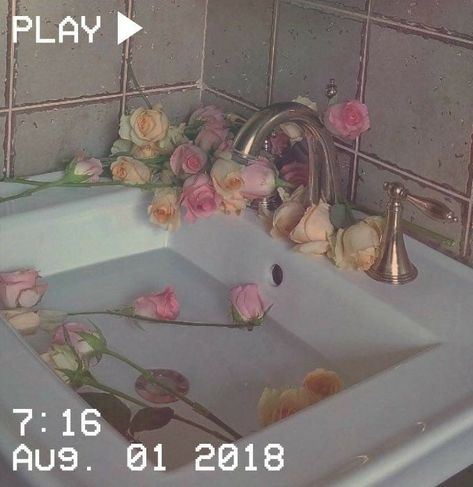 Spring Pastels, Aesthetic Images, Aesthetic Grunge, Aesthetic Makeup, Vintage Aesthetic, Aesthetic Photo, Pink Aesthetic, Pretty Pictures, Dark Pink