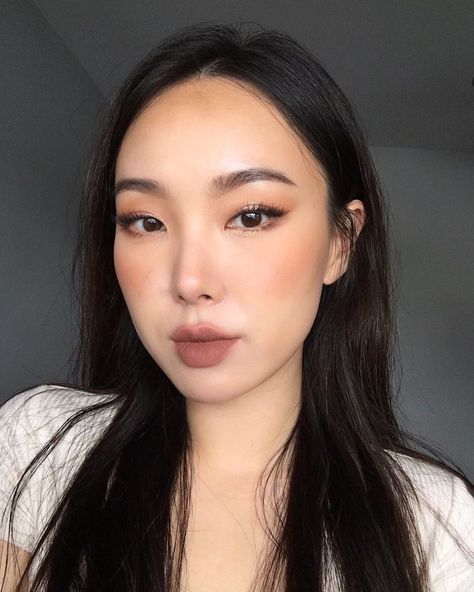 Orange Blush Makeup, Dark Academia Makeup, Academia Makeup, Makeup Asia, Bronze Makeup Look, Natural Makeup For Brown Eyes, Asian Makeup Looks, Korean Makeup Look, Light Makeup Looks