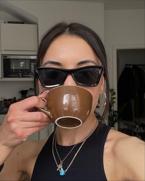 Drinking Coffee Pose Aesthetic, Coffee Drinking Aesthetic, Selfies With Coffee, Coffee Selfie Aesthetic, Coffee Selfie Ideas, That Girl Instagram, Girl With Coffee Aesthetic, Summer Sunglasses Aesthetic, Girl Drinking Coffee Aesthetic