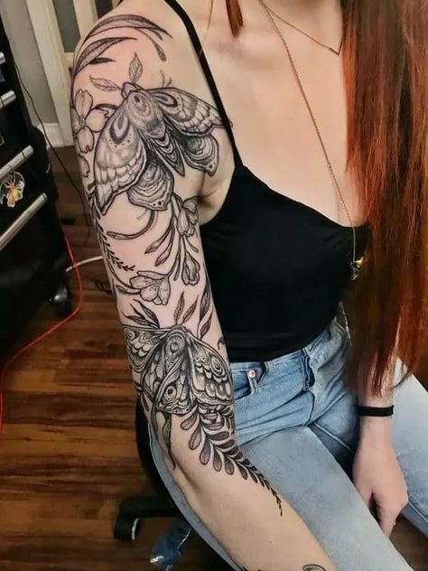 Black And Grey Nature Tattoos, Spooky Floral Tattoo, Moth Tattoos, Petit Tattoo, Tattoos Geometric, Floral Tattoo Sleeve, Moth Tattoo, Arm Sleeve Tattoos, Tattoo Cover