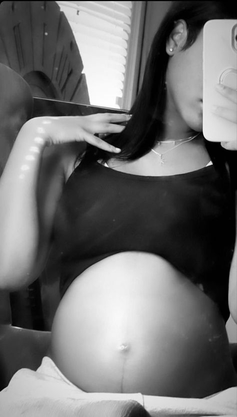 Pregnancy Photos Black Women, Pregnant Belly Black Women, Imvu Pregnant, Belly Bump Pictures, Pregnancy Slay Black Women, Pregnancy Black Women, 2 Months Pregnant Belly, Pregnant Belly Aesthetic, Black Women Pregnant